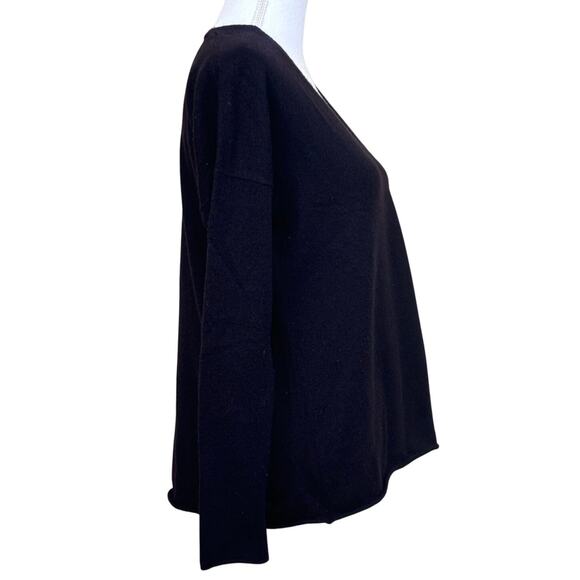 Vince black vneck cashmere sweater, small, classic, minimalist, understated - Picture 2 of 5